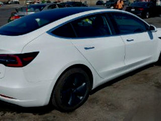 Tesla Model 3 foto 2