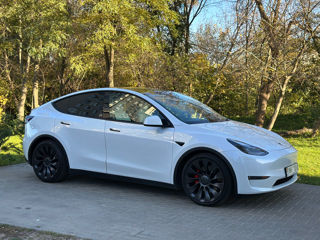 Tesla Model Y foto 2