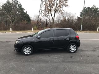 Dacia Sandero foto 2