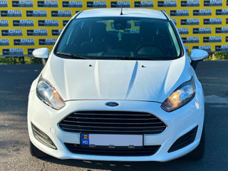 Ford Fiesta foto 2