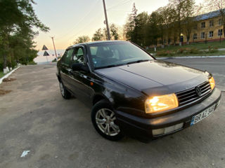 Volkswagen Vento foto 3