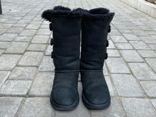 UGG Bailey Button Triplet Boots. Размер 37. В отличном состоянии. Оригинал. foto 3