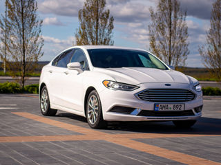 Ford Fusion foto 2