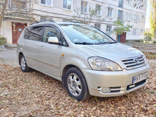 Toyota Avensis Verso foto 3