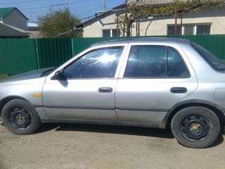 Nissan Sunny foto 1