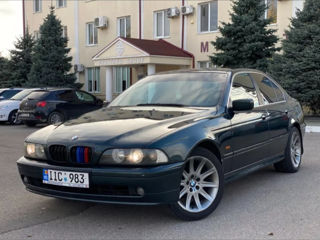 BMW 5 Series foto 4