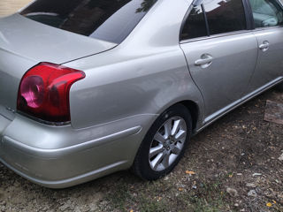 Toyota Avensis foto 2