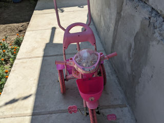 Vând tricicleta pentru fetiță