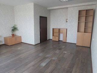 Oficiu mobilat de 33,70 m2  pe str. Tighina, 65 foto 1