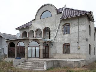 Casă în 2 nivele amplasată în centrul satului Suriceni, Ialoveni фото 1