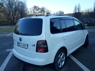 Volkswagen Touran foto 4