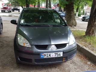 Mitsubishi Colt foto 1