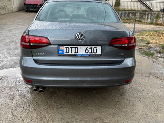 Volkswagen Jetta foto 2