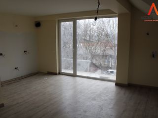 Chirie! Centru, str. Vasile Alecsandri, 2 odăi+mansardă, 77 m2, et.3/4, Apartament de lux! foto 2