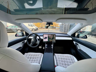 Tesla Model Y foto 9