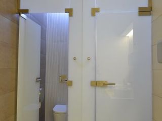 Индивидуальные перегородки для ванной комнаты. Despartitori din sticla pentru baie. foto 6