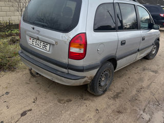 Opel Zafira foto 2