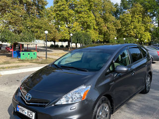 Toyota Prius v foto 3