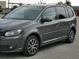 Volkswagen Touran foto 2