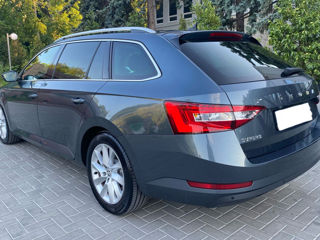 Skoda Superb foto 2