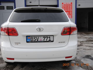 Toyota Avensis foto 2