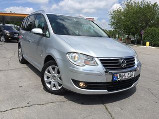 Volkswagen Touran foto 1