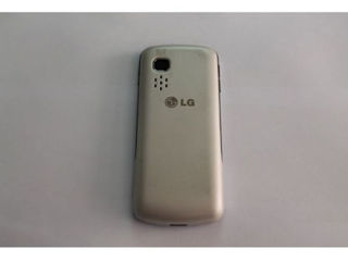 Кнопочный телефон LG 2-Sim с зарядкой foto 1