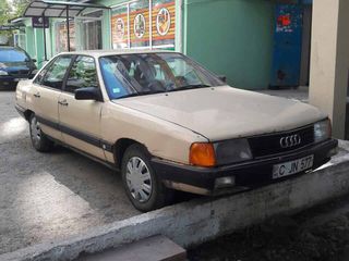 Audi 100 foto 2