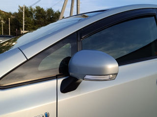 Toyota Prius v foto 3