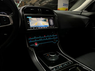 Jaguar XE foto 14