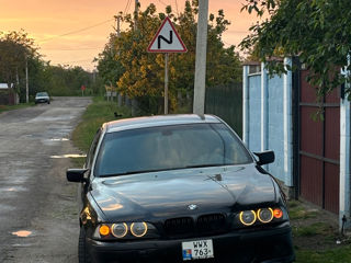 BMW 5 Series foto 2