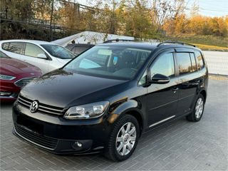 Volkswagen Touran foto 2