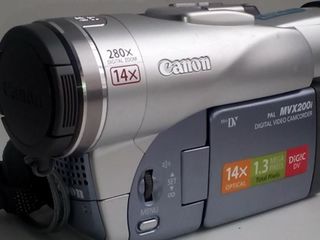 "  Canon -  Mvx200     &     Sony - Dcr-tr20e     " -     Видиокамеры: foto 3