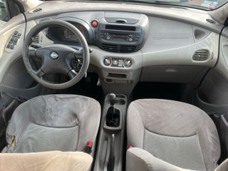 Nissan Almera Tino foto 9