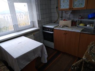 vind apartament cu 2 odai foto 2