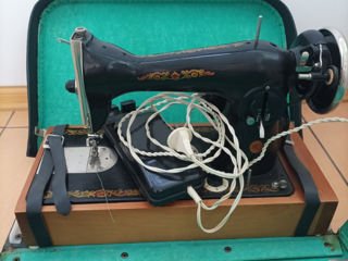 Швейная машинка с электрическим приводом, 400 лей