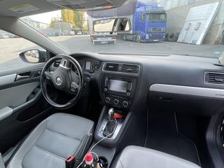 Volkswagen Jetta foto 4