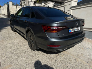 Volkswagen Jetta foto 2