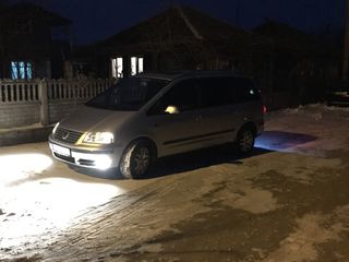 Volkswagen Sharan foto 1