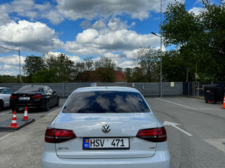 Volkswagen Jetta foto 4