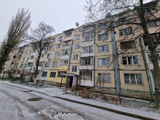 3-х комнатная квартира, 70 м², Ботаника, Кишинёв