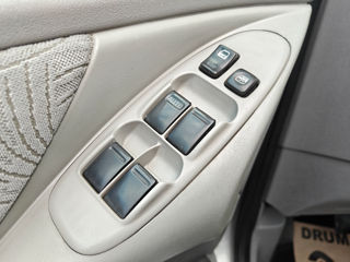 Nissan Almera Tino foto 13