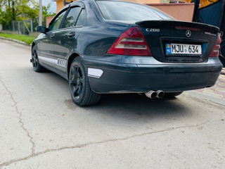 Mercedes C-Class foto 4