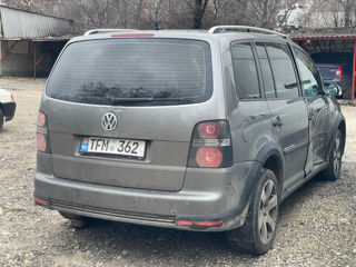 Volkswagen Touran foto 4