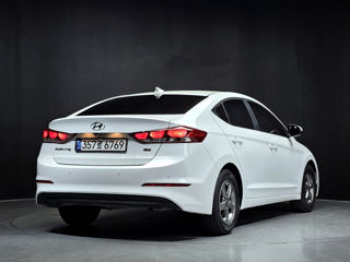 Hyundai Elantra foto 2