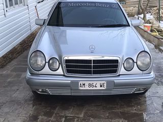 Mercedes E Class foto 4