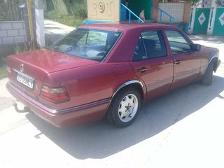 Mercedes Series (W124) foto 4