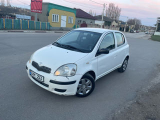 Toyota Yaris foto 1