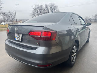 Volkswagen Jetta foto 4