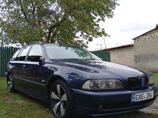 BMW 5 Series foto 2